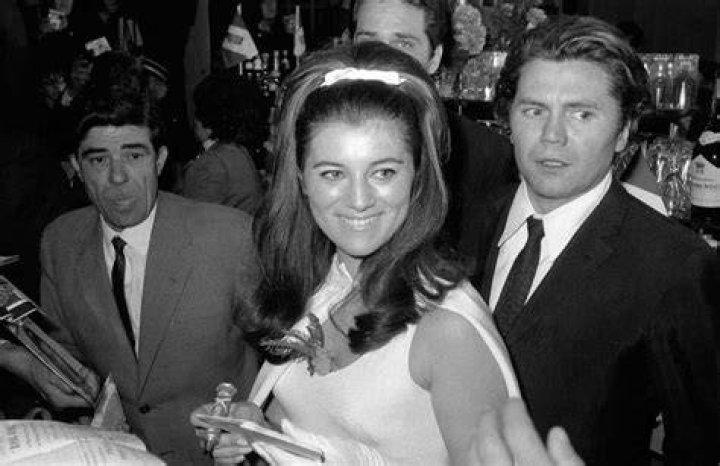 Qui est la chanteuse Sheila? Détails sur son vrai nom, son âge, ses chansons