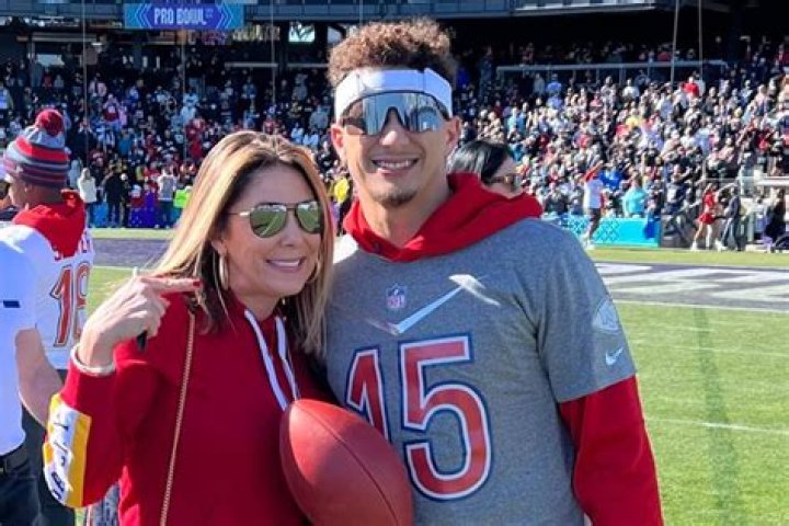 Randi Mahomes narrowly avoids serious car crash: 