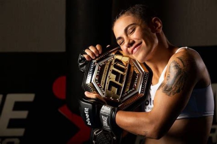 Ranking 10 beautiful UFC female fighters