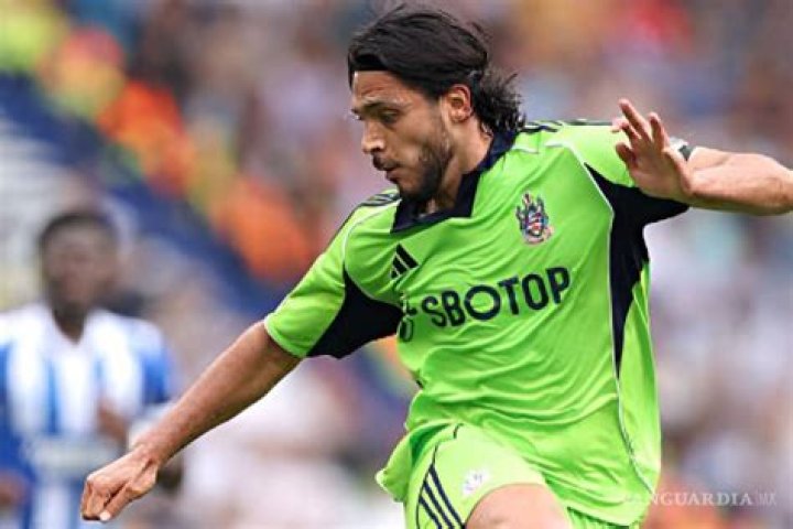 Raúl Jiménez es titular en Premier League