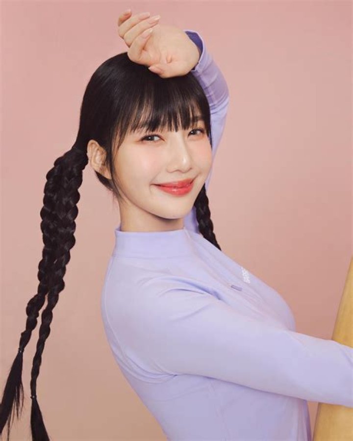 Red Velvet With vs Without Makeup: How Does Each Member Look? [Updated 2023]