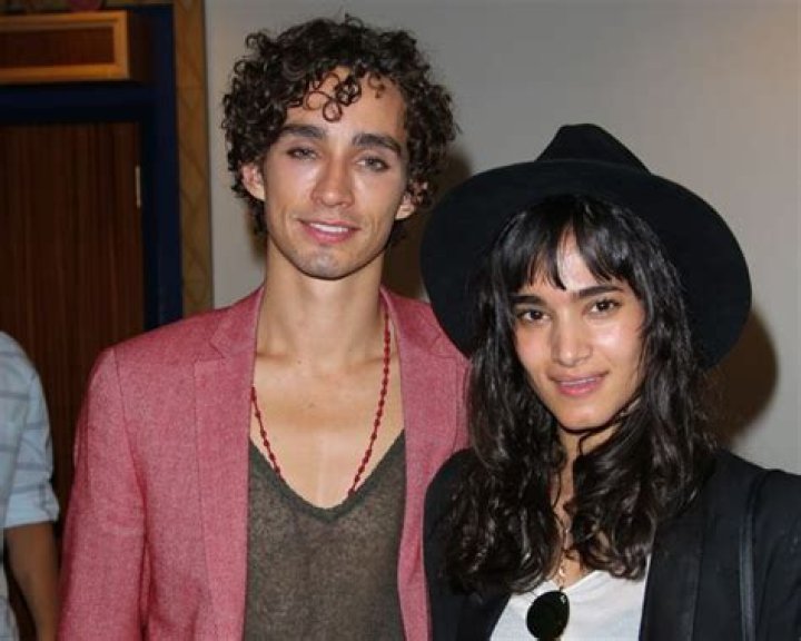 Robert Sheehan Wife 2024: A Deep Dive Into His Personal Life