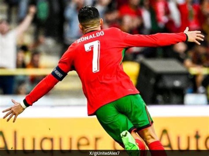 Ronaldo's Jersey Number: A Football Legend's Iconic Numbers.