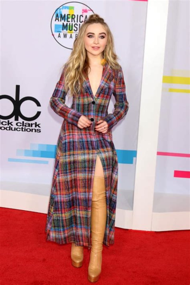 Sabrina Carpenter Weight Height: Understanding The Star's Physical Attributes