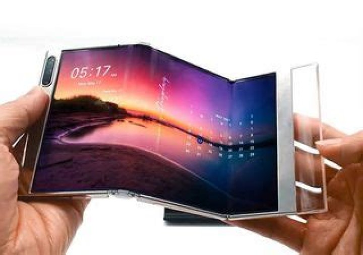 Samsung's larger, stretchier OLED display technology is creepy and cool