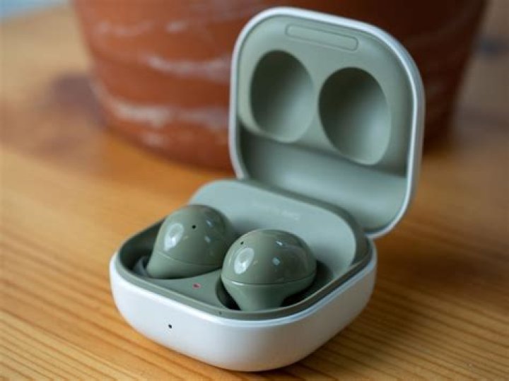 Samsung Galaxy Buds 2 vs. Samsung Galaxy Buds Live: Which should you buy?