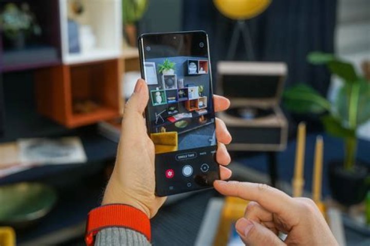 Samsung Gallery app borrows a handy new feature from Google Photos