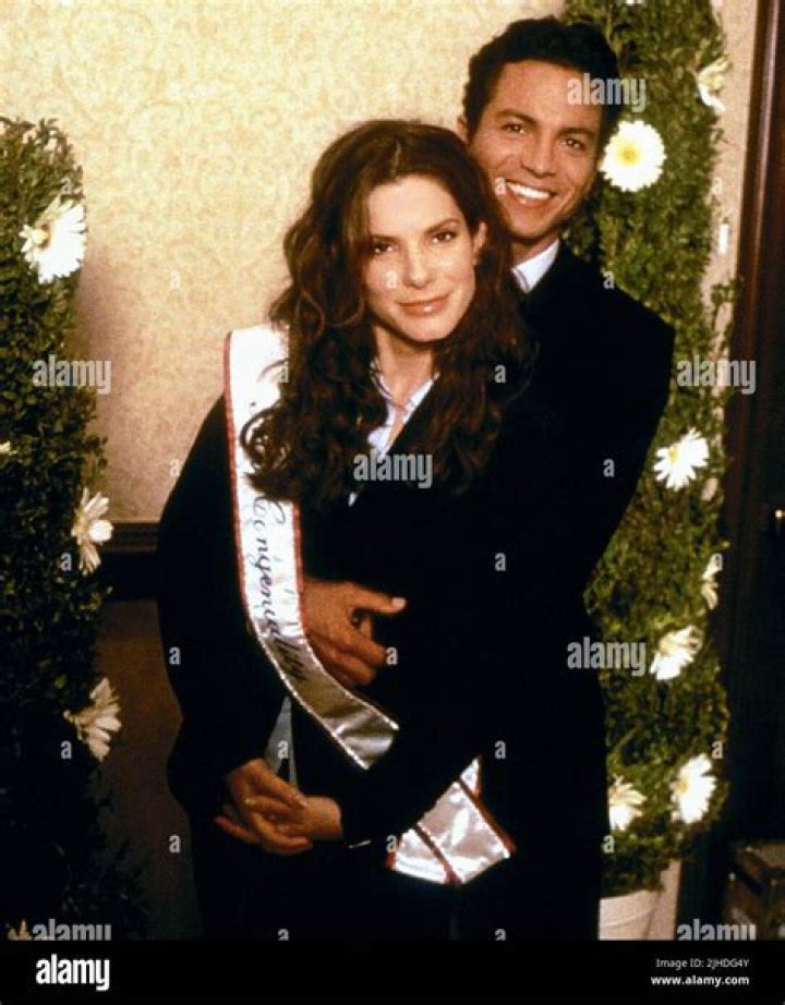 Sandra Bullock and Benjamin Bratt