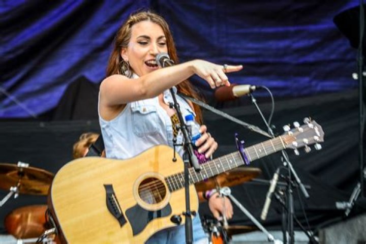 Sasha McVeigh Has a Good Laugh at Herself in New Song