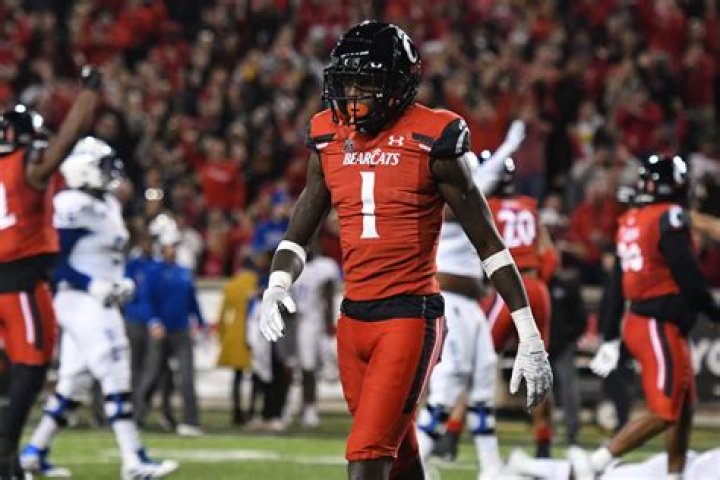Sauce Gardner, Nick Van Exel to graduate from Cincinnati this week