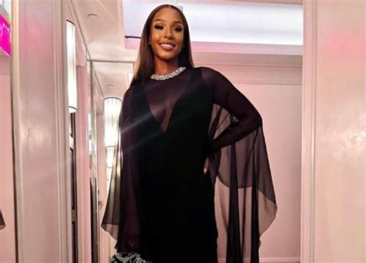 Savannah James Biography
