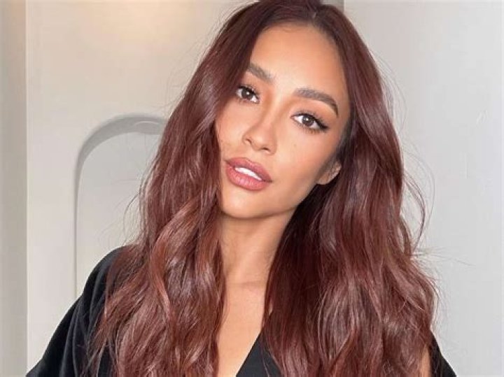 Shay Mitchell Just Cut Her Hair into a Lob