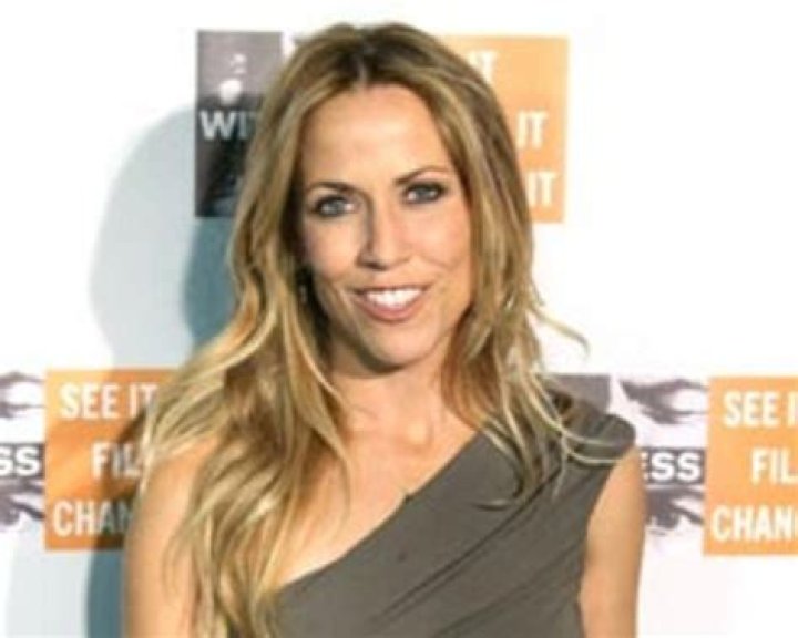 Sheryl Crow to Release ‘If It Makes You Healthy’ Cookbook on March 29