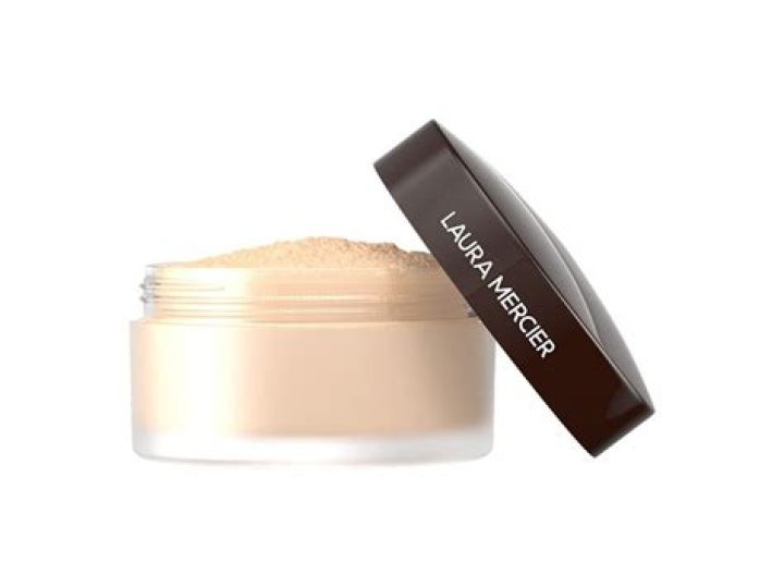 Shoppers Say Laura Mercier’s Setting Powder Is Like a “Filter” for Pores