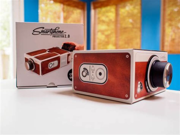 Smartphone Projector 2.0 is cute, but not exactly functional