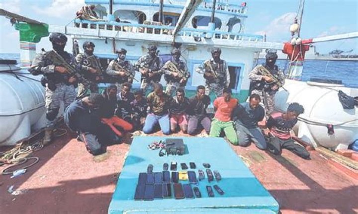 Somali pirates fire at U.S. helicopter, Navy says