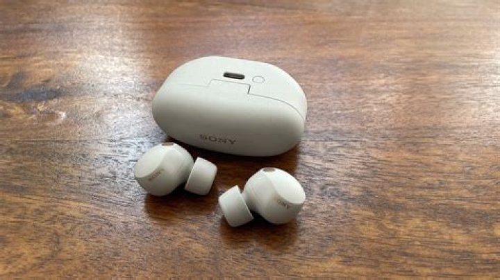 Sony WH-1000XM5 leak reveals a new design and massive battery upgrade