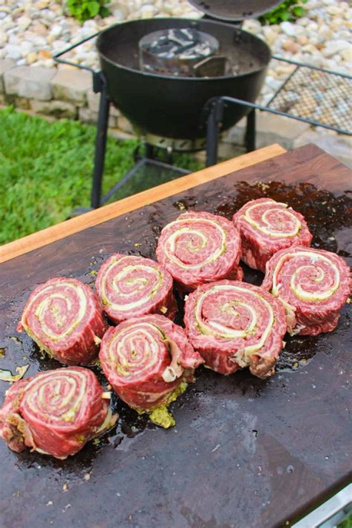 Spanish-Style Skirt Steak Pinwheels | Recipe