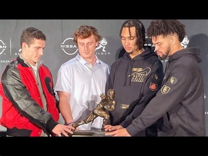 Stetson Bennett arrives in New York before Heisman Trophy Ceremony