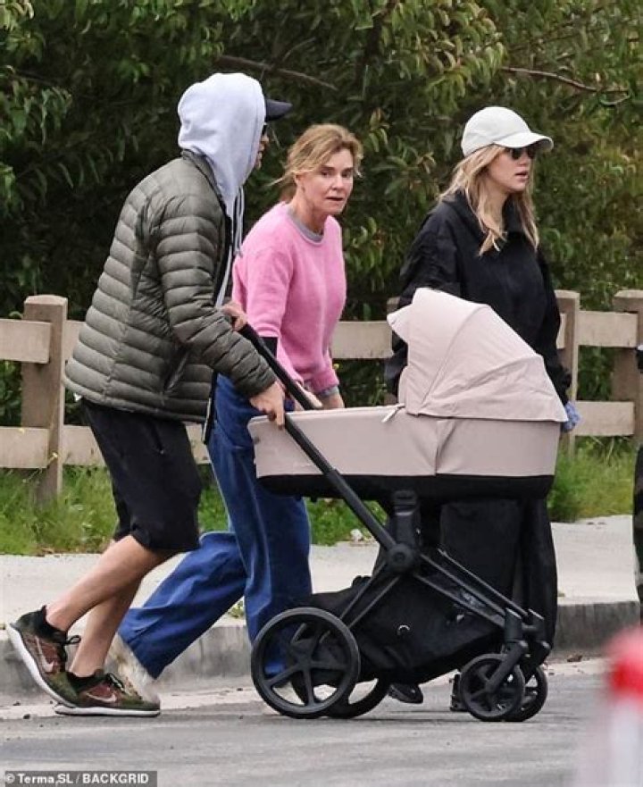 Suki Waterhouse Is Expecting Her First Child With Robert Pattinson
