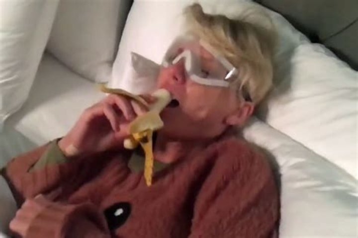 Taylor Swift Got Lasik Surgery + Video Her Mom Took Is Hilarious