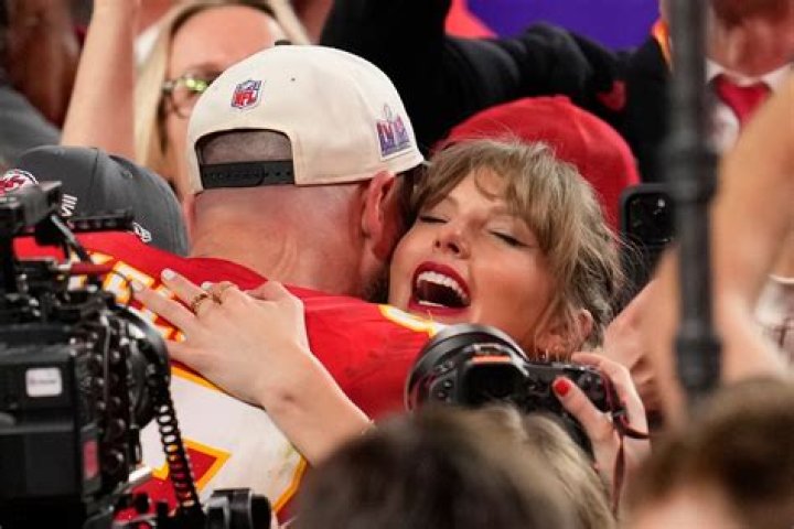 Taylor Swift Kisses Travis Kelce After Chiefs Win Super Bowl
