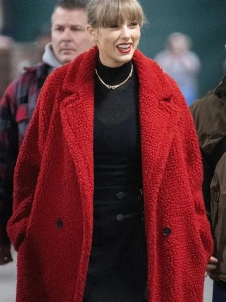 Taylor Swift Winterized Her Chief's Game Day Outfit With a Red Teddy Coat