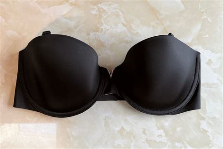 The 11 Best Strapless Bras for Large Breasts of 2024, Tested and Reviewed