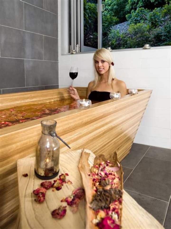 The Benefits Of Bathing In Red Wine