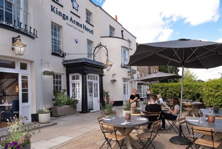 The Kings Arms Hotel Review, Surrey