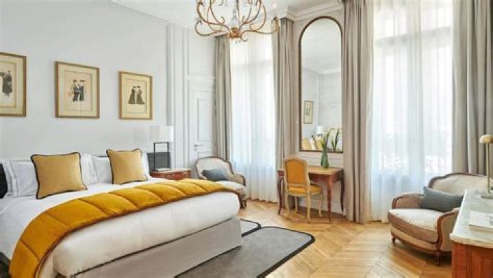 The most romantic hotels in Paris