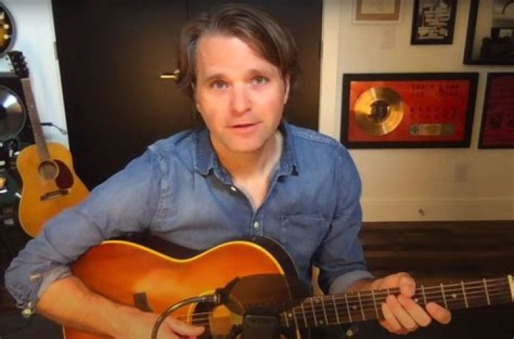 The Postal Service’s Ben Gibbard Dedicates Performance of ‘Such Great Heights’ to the Postal Service