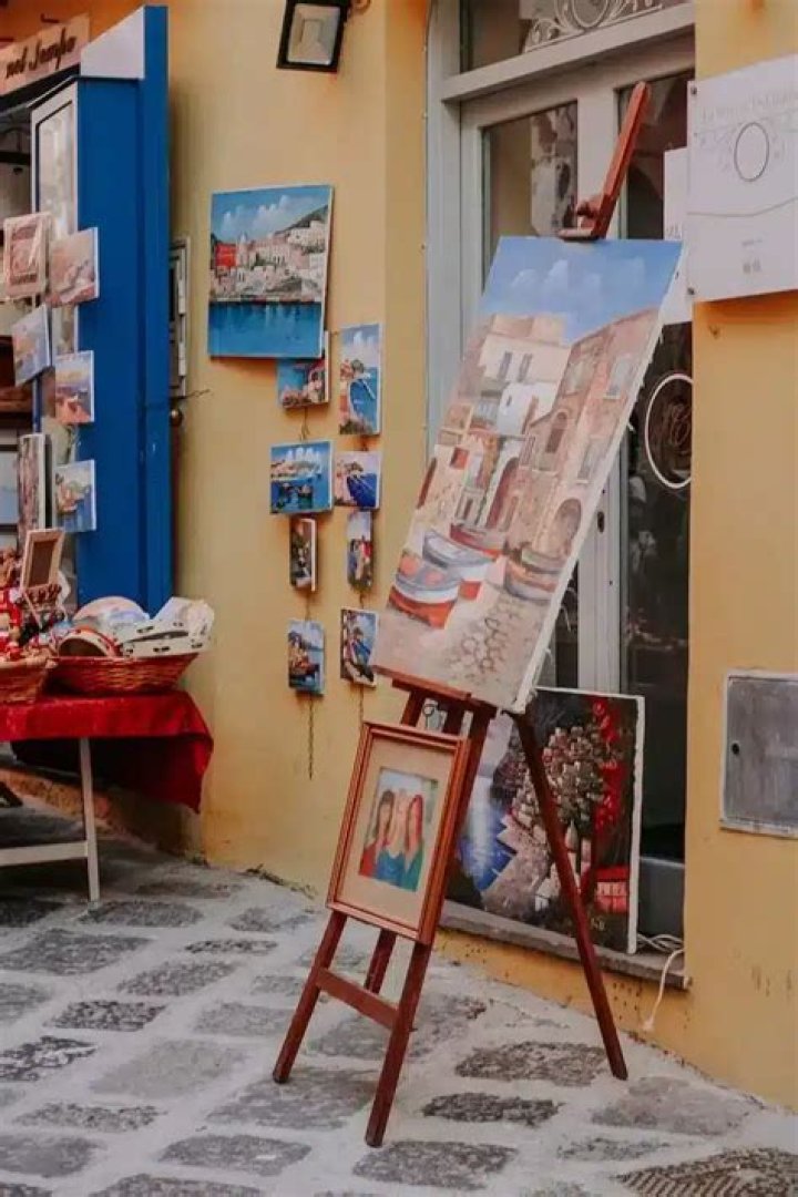 Tiny, charming island offers taste of pure Italy