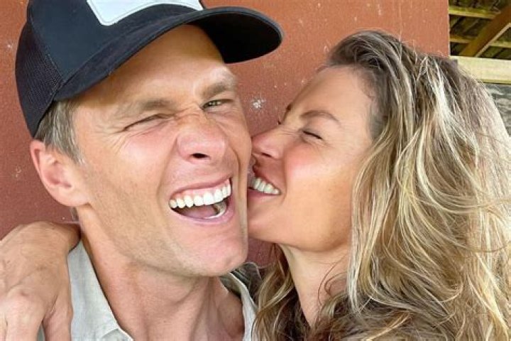 Tom Brady and Gisele Bündchen's social media posts hint at possible reconciliation, per psychologist