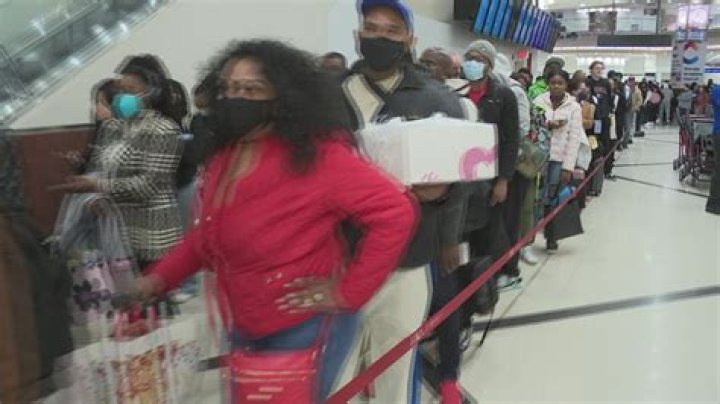 Traveling through the Atlanta airport security line before Thanksgiving