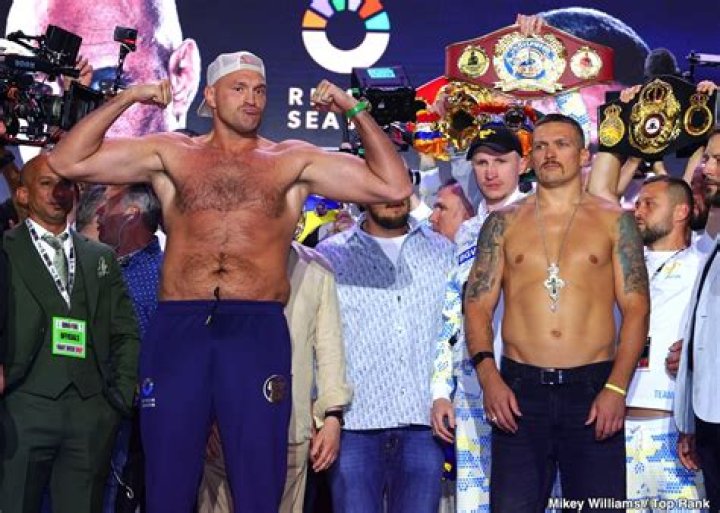 Tyson Fury, Oleksandr Usyk's Weights Revealed Ahead of Heavyweight Title Fight | News, Scores, Highlights, Stats, and Rumors