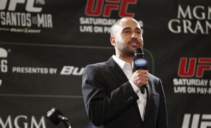 UFC Commentator Jon Anik believes Dustin Poirier doesn’t need undisputed lightweight title to “prove any sort of greatness”