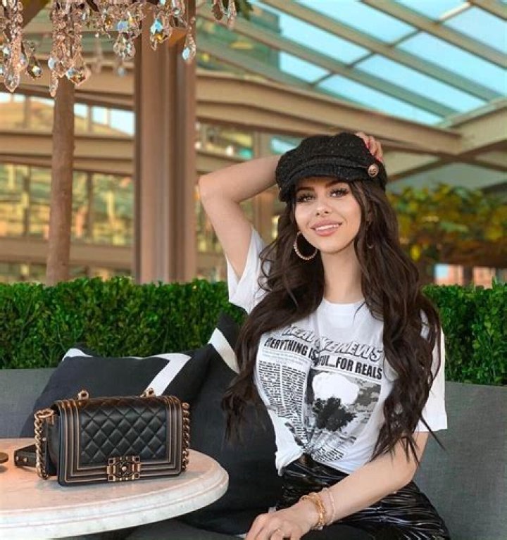 Unveiling The Allure Of Azra Bajrami On OnlyFans