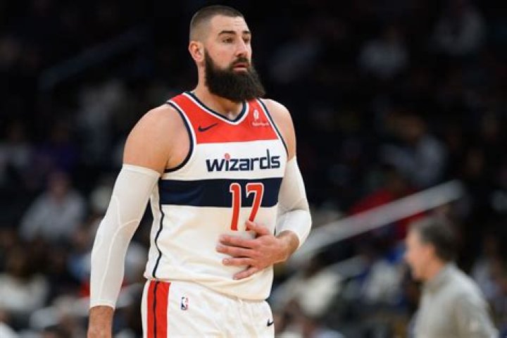 Valanciunas le presenta sus credenciales NBA a Marc