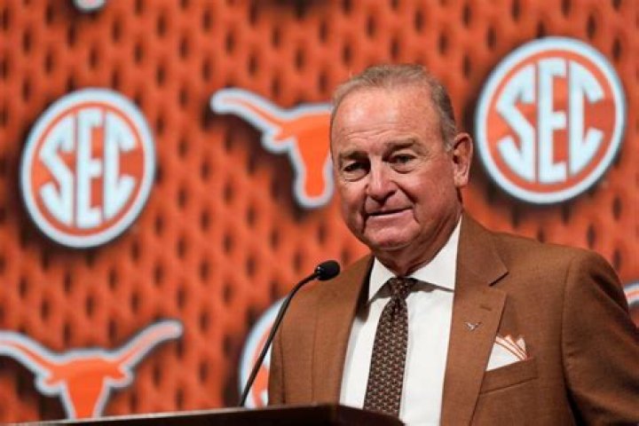 Vic Schaefer’s long-awaited Texas homecoming must wait a little longer