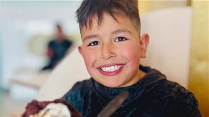 Video Of Dad Doing His 8 Kids' Hair Will Make Your Heart Smile