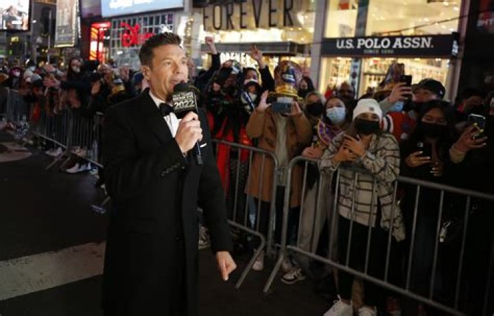 Watch Ryan Seacrest Host the New Year's Show Tonight