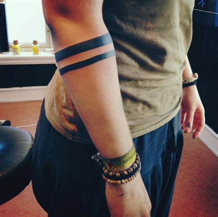 What does a ring tattoo around your arm mean?