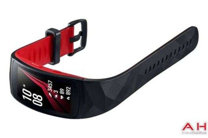 Which Android phones are compatible with the Samsung Gear Fit2 Pro?