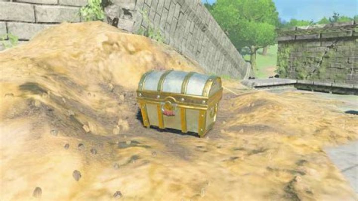 Which chest do I pick in Zelda?