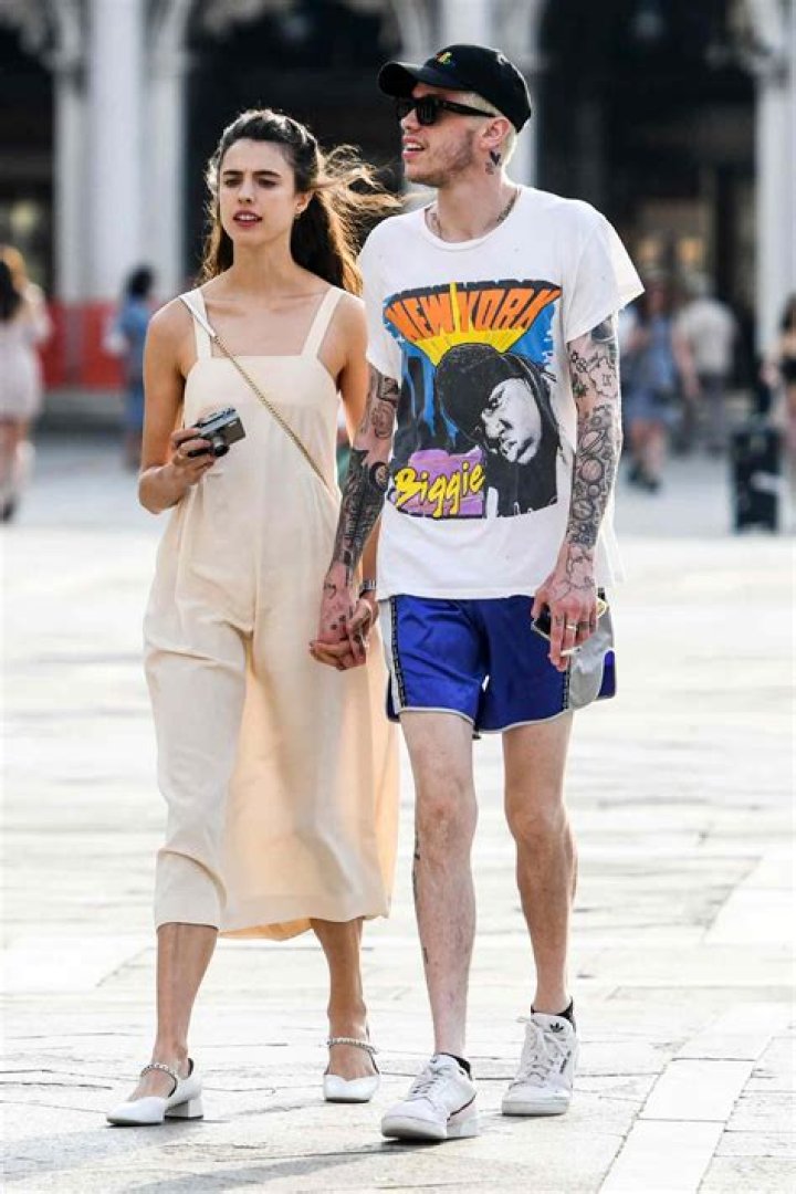  Who has Pete Davidson dated? Wed 7 September 2022 20:31 hollysaunders 