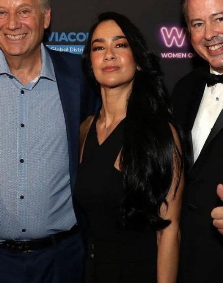 Who is A.J. Mendez dating? A.J. Mendez boyfriend, husband