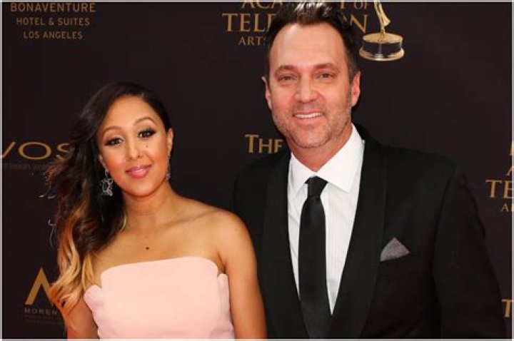 Who is Adam Housley dating? Adam Housley girlfriend, wife