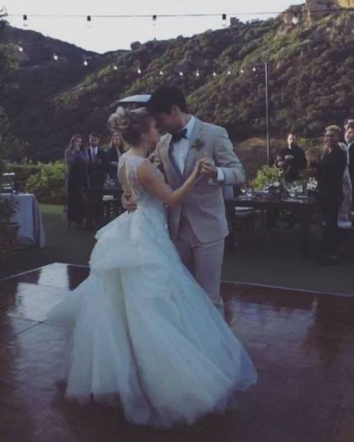 Who is Anna Grace Barlow dating? Anna Grace Barlow boyfriend, husband