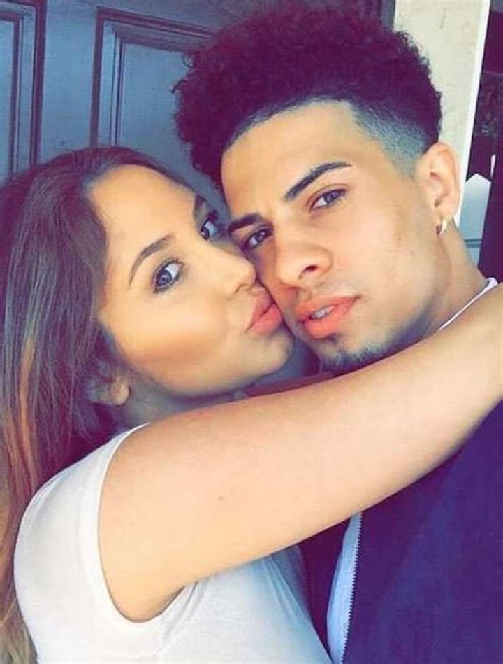 Who is Austin McBroom dating? Austin McBroom girlfriend, wife